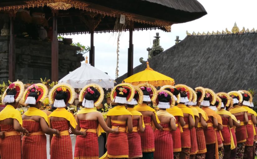Rejang Bungaya di Pura Besakih